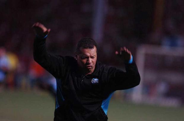 Direção cobrará Celso Roth por queda do Grêmio Valdir Friolin/