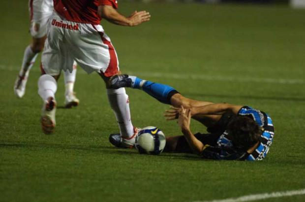 Tcheco desfalcará o Grêmio por dois jogos Valdir Friolin/