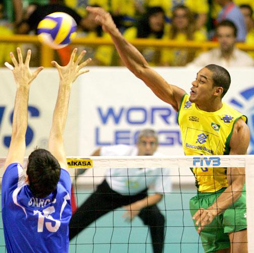 Oposto Samuel, da Ulbra, foca recuperação de cirurgia Divulgação, Fivb/ Oposto Samuel, da Ulbra, foca recuperação de cirurgia Divulgação, Fivb/
