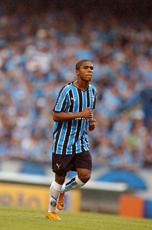 Grêmio derrota o Botafogo e segue firme na briga pelo título André Feltes/