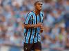 Douglas Costa, a grande revelação das categorias de base gremista, abriu o placar para o Tricolor