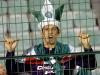 Torcedor do Palmeiras grita pelo time no alambrado do Scarpelli
