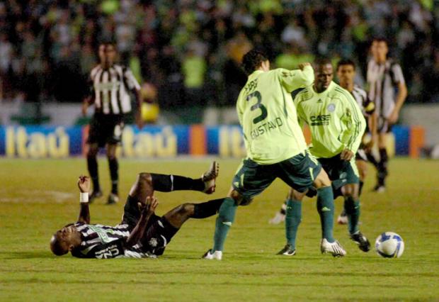 Palmeiras lamenta chances perdidas em Florianópolis Julio Cavalheiro/ Palmeiras lamenta chances perdidas em Florianópolis Julio Cavalheiro/