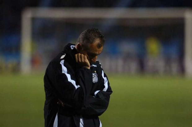 Técnico do Santos minimiza críticas ao árbitro da partida com o Grêmio Valdir Friolin/ Técnico do Santos minimiza críticas ao árbitro da partida com o Grêmio Valdir Friolin/