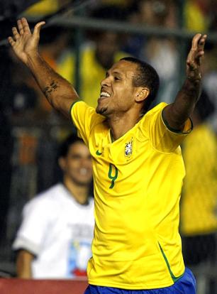 Luís Fabiano aposta na garra para jogo contra o Uruguai Marcelo Sayao, EFE / Luís Fabiano aposta na garra para jogo contra o Uruguai Marcelo Sayao, EFE /