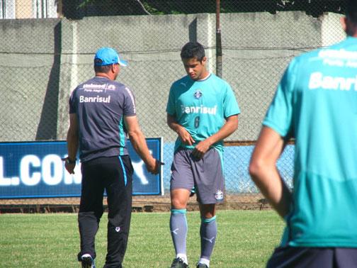 Grêmio estaria interessado em zagueiro do São Caetano Isabela Vieira / Grêmio estaria interessado em zagueiro do São Caetano Isabela Vieira /