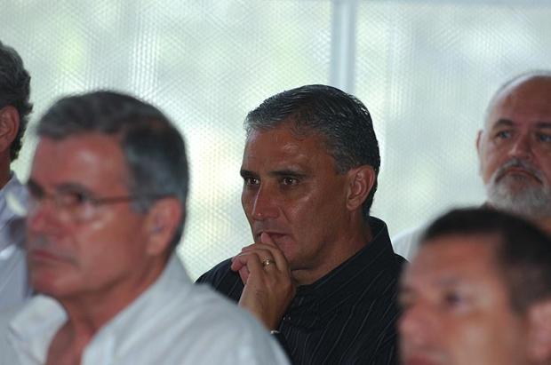 Tite curte bom momento e espera eleição para definir futuro Valdir Friolin/ Tite curte bom momento e espera eleição para definir futuro Valdir Friolin/