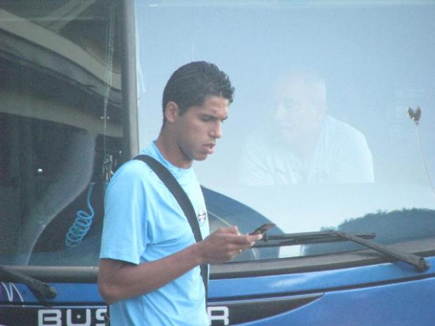 Willian Magrão elogia Adílson e acha desnecessário contratar mais um volante Vinicius Rebello/