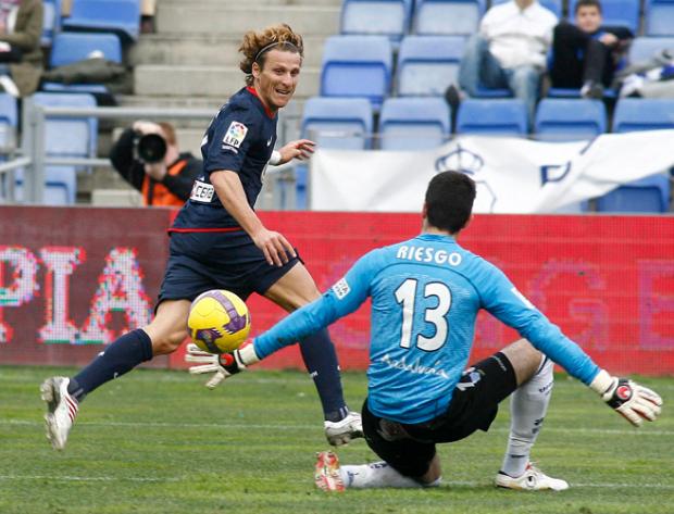 Diego Forlán se diz motivado para duelo contra o Brasil Julian Perez, EFE / Diego Forlán se diz motivado para duelo contra o Brasil Julian Perez, EFE /