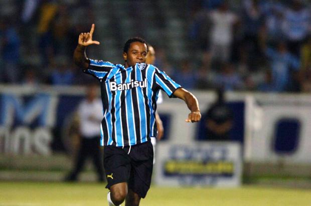 Palmeiras pode formar ataque com Reinaldo e Perea Valdir Friolin/