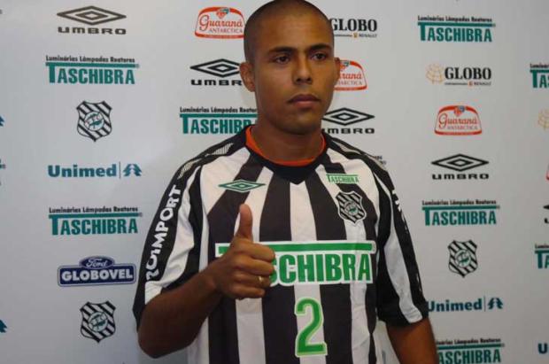 Lateral Davidson deve estrear pelo Figueirense contra o Marcílio Dias Júlio Cavalheiro/
