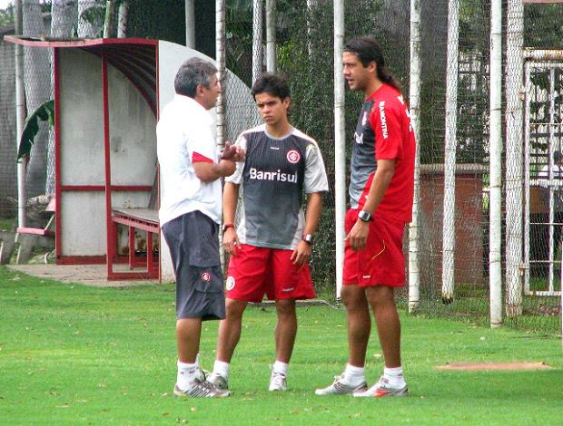 Calendário apertado inviabiliza preparação física, diz Carraveta Juliano Schüler/