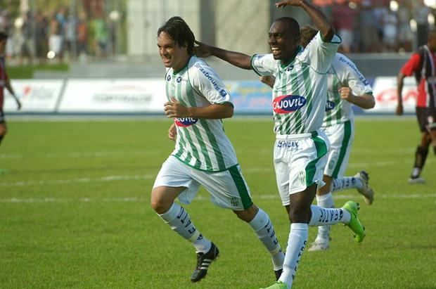 JEC arranca empate com Metrô e segue líder do Catarinense Jandyr Nascimento/ JEC arranca empate com Metrô e segue líder do Catarinense Jandyr Nascimento/