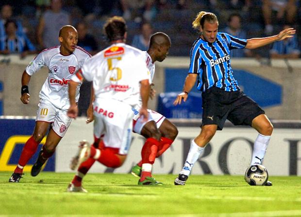Maxi López: Há qualidade no grupo e vamos avançar na Libertadores Jefferson Botega/