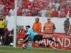Andrezinho bateu mal, Victor espalmou e a bola passou por baixo do goleiro gremista