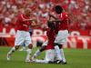 Jogadores colorados comemoram o gol em casa