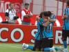 Jogadores gremistas comemoram o primeiro gol