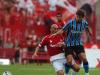 Guiñazu e Tcheco disputam pela bola