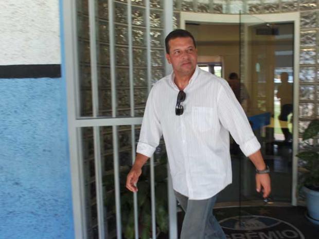 "Decisão não foi em comum acordo", diz Celso Roth no Estádio Olímpico Fernando Gomes  /