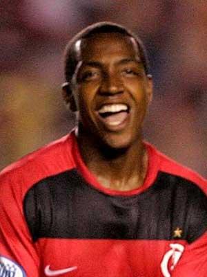 Grêmio já encaminhou inscrição do meia Renato à CBF Banco de Dados / Grêmio já encaminhou inscrição do meia Renato à CBF Banco de Dados /