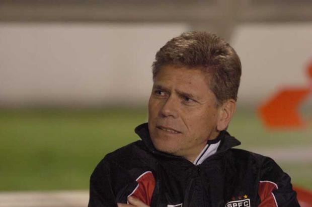 Paulo Autuori quer o Grêmio, mas árabes resistem em liberá-lo Ricardo Duarte, Banco de Dados - 05/10/2005 / Paulo Autuori quer o Grêmio, mas árabes resistem em liberá-lo Ricardo Duarte, Banco de Dados - 05/10/2005 /