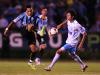 Souza afasta o perigo da área do Grêmio