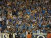 Jogadores comemoram gol com a torcida