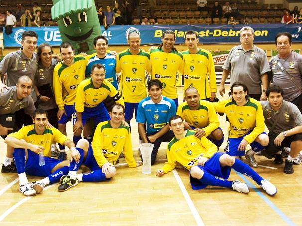 Seleção de futsal goleia Hungria e conquista torneio na Europa Zerosa Filho, Divulgação CBFS / Seleção de futsal goleia Hungria e conquista torneio na Europa Zerosa Filho, Divulgação CBFS /