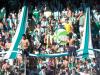 A torcida mandante não deixa por menos e também incentiva o time