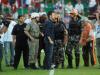 O técnico do Caxias, Argel, também saiu da partida após entrar no gramado para protestar contra a atitude de Iser