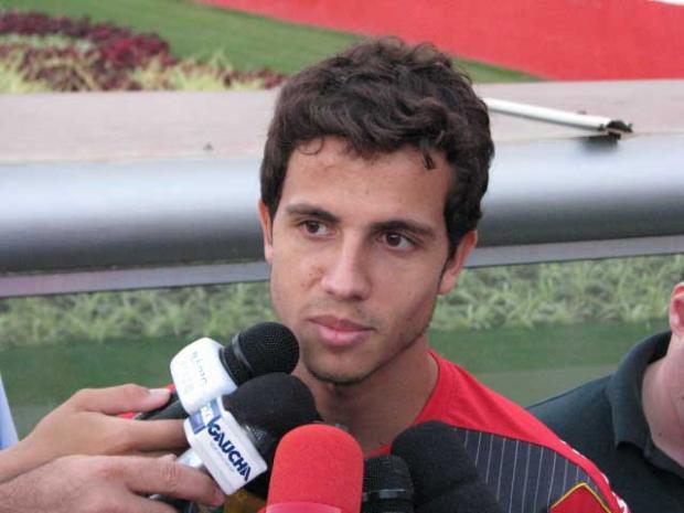 Nilmar realiza fisioterapia, mas não preocupa para a final Juliano Schüler /