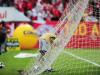 Rafael Lopez e sua quase interminável rotina neste domingo: buscar a bola na rede do Caxias. Só no primeiro tempo, foram sete vezes
