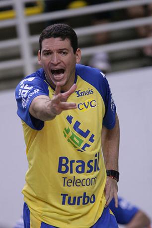 Técnico do Brusque alerta para crise na Superliga Feminina Silvio Ávila, CBV/