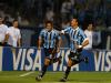 Réver e Léo comemoram o terceiro gol