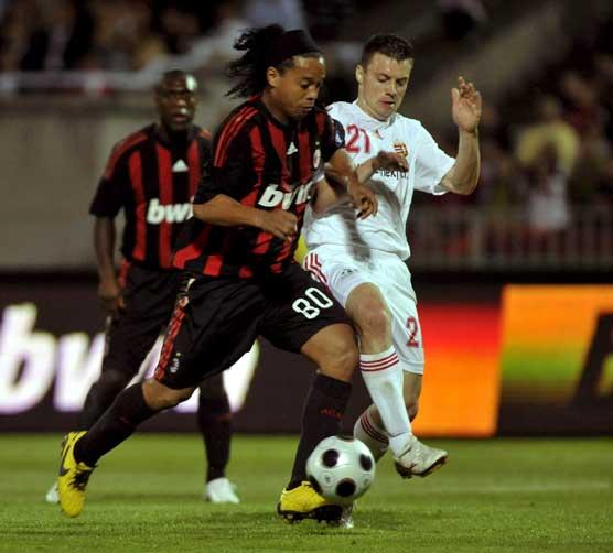 São Paulo conversa com Milan sobre Ronaldinho Laszlo Beliczay, EFE / São Paulo conversa com Milan sobre Ronaldinho Laszlo Beliczay, EFE /