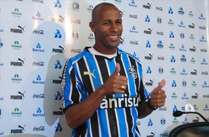 Na apresentação, Joilson se diz frustrado por não jogar a Libertadores Divulgação/