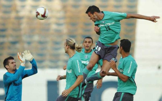Mesmo com dificuldades de caixa, Grêmio viaja em voo fretado Valdir Friolin /