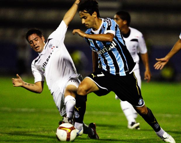 Jonas espera acabar com o jejum de gols contra o San Martin Martin Mejia, AP / Jonas espera acabar com o jejum de gols contra o San Martin Martin Mejia, AP /