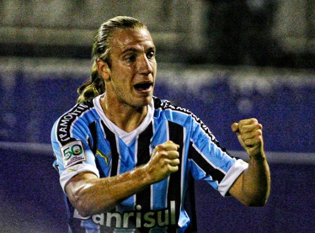 Maxi López foi peça chave para o Grêmio, diz diário Olé Martin Mejia, AP / Maxi López foi peça chave para o Grêmio, diz diário Olé Martin Mejia, AP /