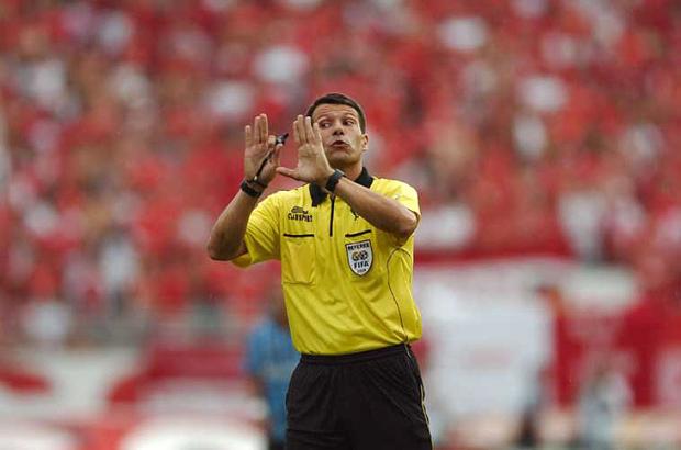 Leonardo Gaciba será o árbitro do Gre-Nal de domingo Diego Vara, Banco de Dados/ Leonardo Gaciba será o árbitro do Gre-Nal de domingo Diego Vara, Banco de Dados/