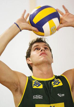 Turbulência no vôlei faz Bruno cogitar transferência para o Exterior Maurício Val, Vipcomm/ Turbulência no vôlei faz Bruno cogitar transferência para o Exterior Maurício Val, Vipcomm/