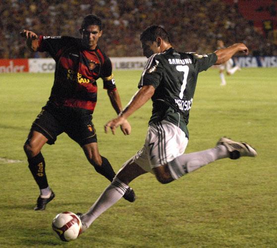 Diego Souza é suspenso por oito jogos a serem cumpridos em 2010 Edmar Melo, EFE/