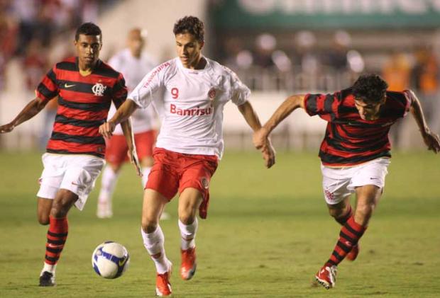 Inter e Fla terão o desafio da temporada, diz jornal carioca Maurício Val, VipComm, Divulgação/ Inter e Fla terão o desafio da temporada, diz jornal carioca Maurício Val, VipComm, Divulgação/