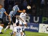 Aos 17 minutos de jogo o Grêmio cobrou escanteio, Fábio Santos cruzou a bola para Jonas que escorou de cabeça para abrir o placar