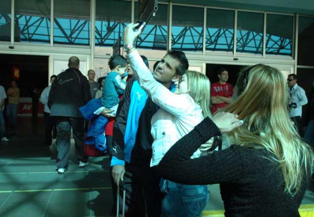 Goleiro Victor admite ansiedade às vésperas da convocação da Seleção Ronaldo Bernardi / Goleiro Victor admite ansiedade às vésperas da convocação da Seleção Ronaldo Bernardi /