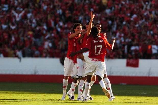 Rosinei será reavaliado segunda-feira e é dúvida contra o Flamengo Daniel Marenco /