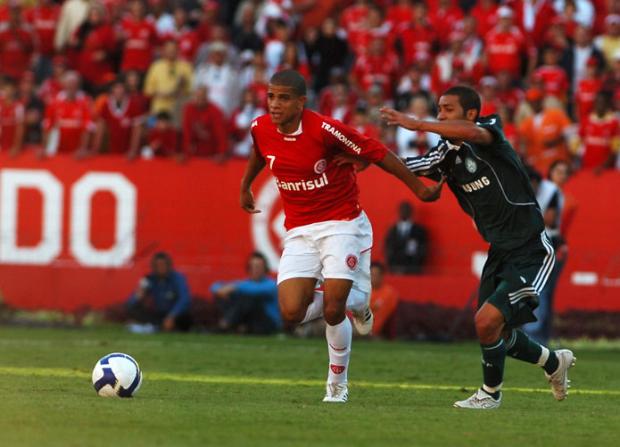 Taison destaca volta do futebol alegria  Daniel Marenco/