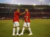 Taison cumprimenta D'Alessandro depois do gol marcado pelo argentino