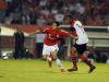 Nos últimos minutos do primeiro tempo, o Flamengo desperdiça várias chances de gol