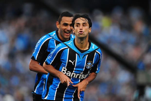 Torcida vaia novo fardamento do Grêmio Diego Vara/